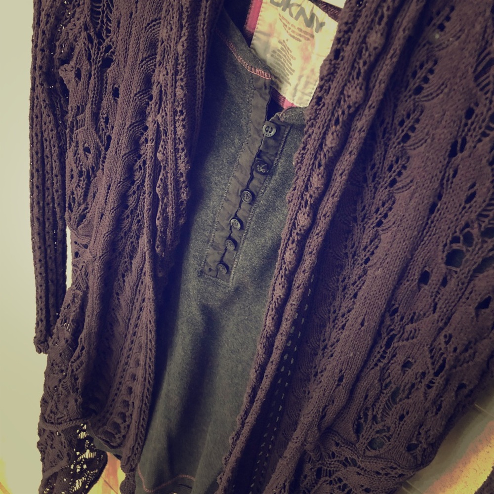 🌺 SALE 2/$12 3/$15 Cabi deep plum long cardi sm